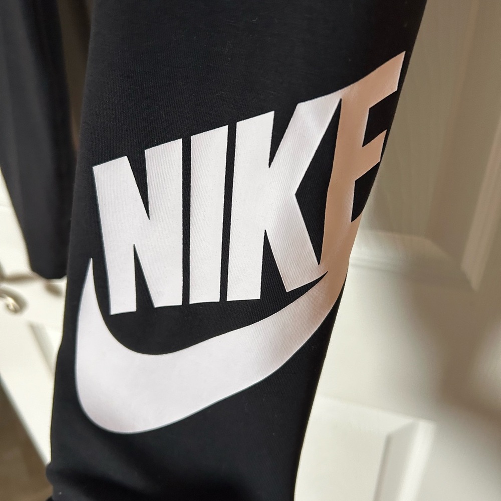 NWT💫Nike High Rise Full Length Leggings